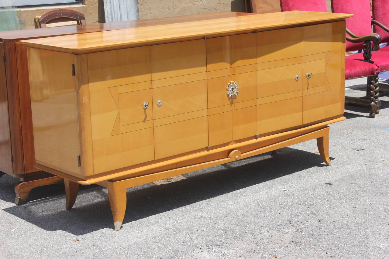 French Art Deco Classic Sycamore Buffet, circa 1940s In Excellent Condition In Hialeah, FL