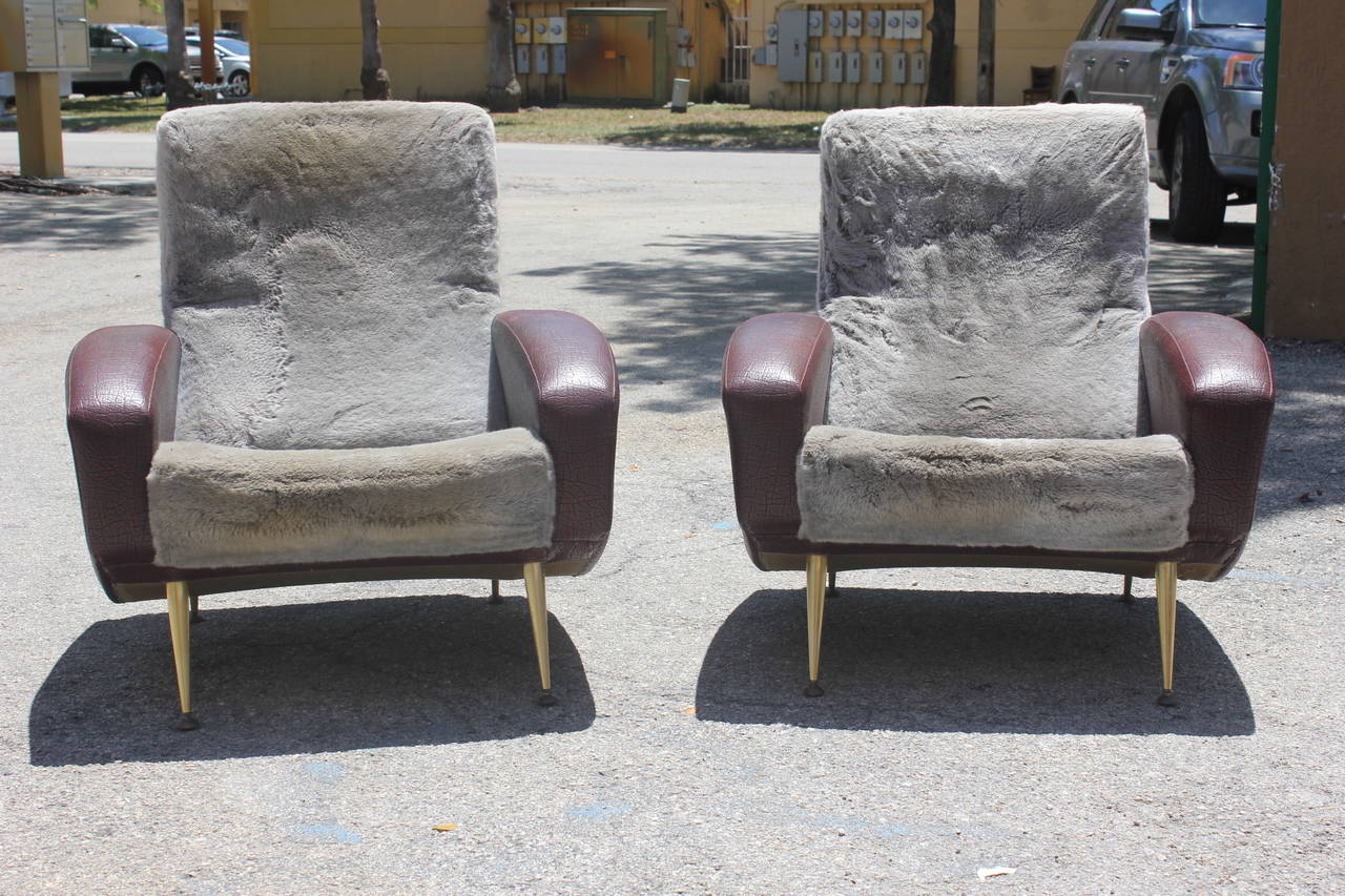 A pair of Italian Mid-Century Modern club chairs, circa 1960s. Reupholstery recommended. Seat height 15