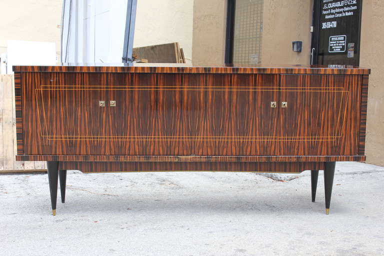 French Art Deco or Art Moderne Exotic Macassar Ebony Buffet or Sideboard, 1940s In Excellent Condition In Hialeah, FL