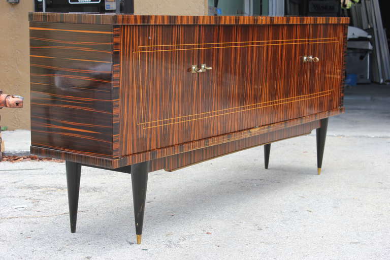Mid-20th Century French Art Deco or Art Moderne Exotic Macassar Ebony Buffet or Sideboard, 1940s