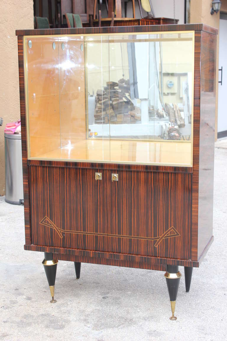 A French Art Deco/ Art Moderne Exotic Macassar Ebony Dry Bar, circa 1940's In Excellent Condition In Hialeah, FL