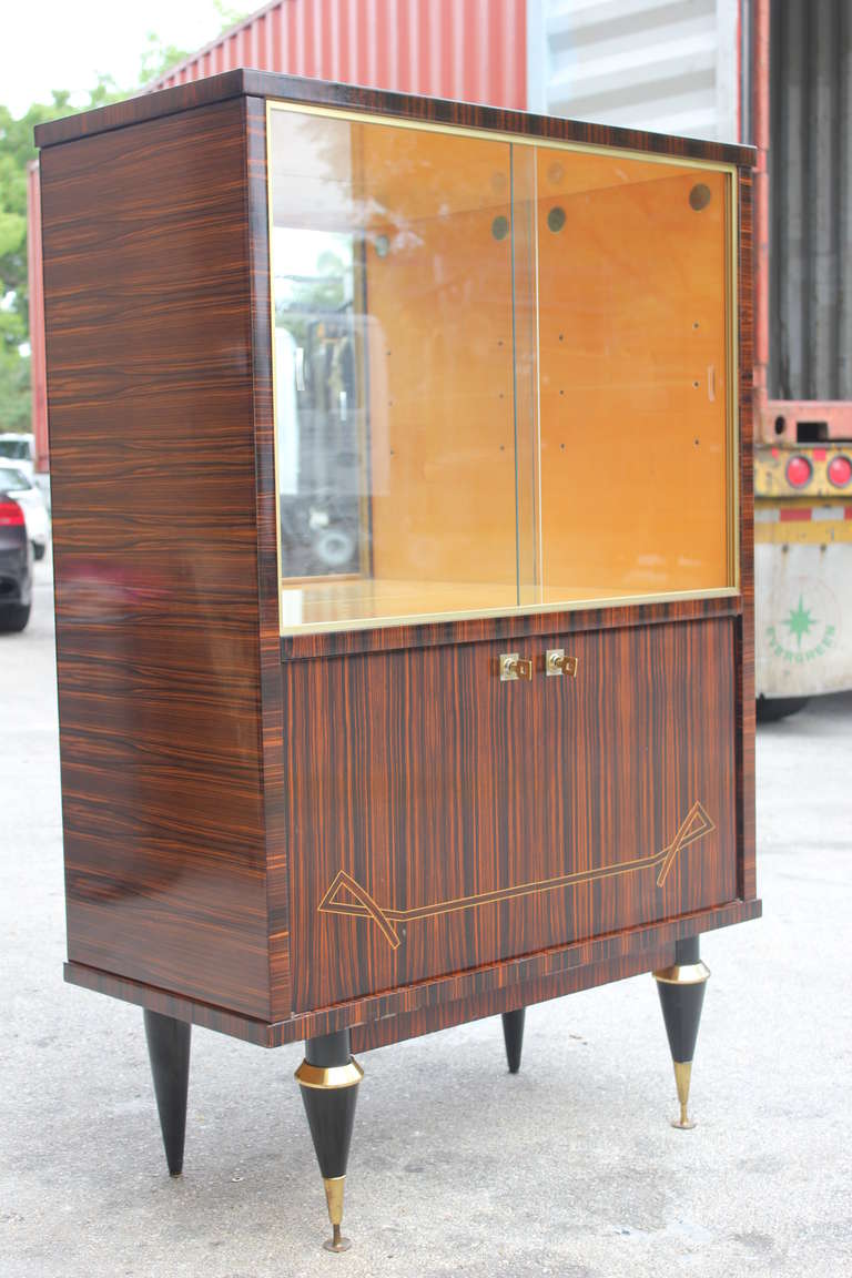 Mid-20th Century A French Art Deco/ Art Moderne Exotic Macassar Ebony Dry Bar, circa 1940's