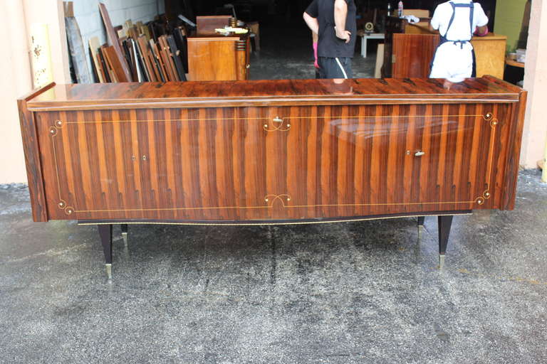A French Art Deco exotic Macassar ebony buffet or sideboard, circa 1940s. Interior finished in lemonwood. mother-of-pearl detail, all keys present. Excellent condition. Center bar area.