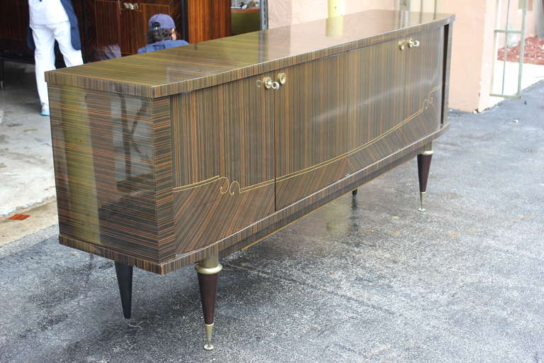 Mid-20th Century French Art Deco Exotic Macassar Ebony Buffet or Sideboard, circa 1940s