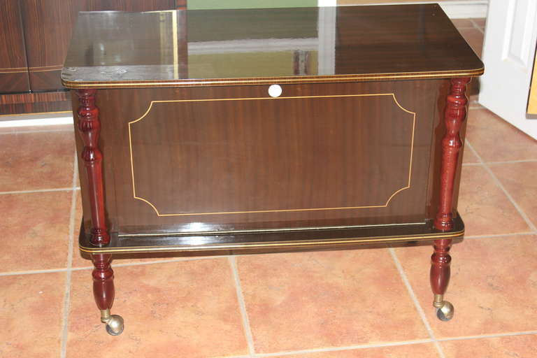 Mid-20th Century French Art Deco Flame Mahogany Rolling Dry Bar