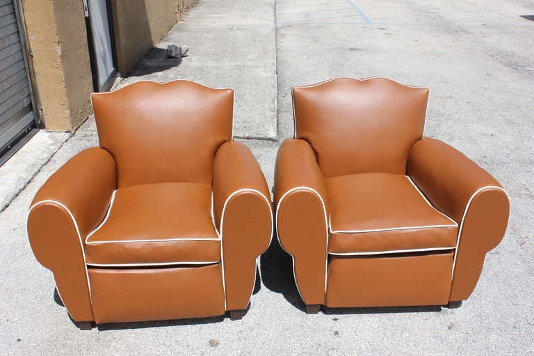 Pair of French Art Deco Moustache Back Vinyl Club Chairs, Year 1940 In Excellent Condition In Hialeah, FL