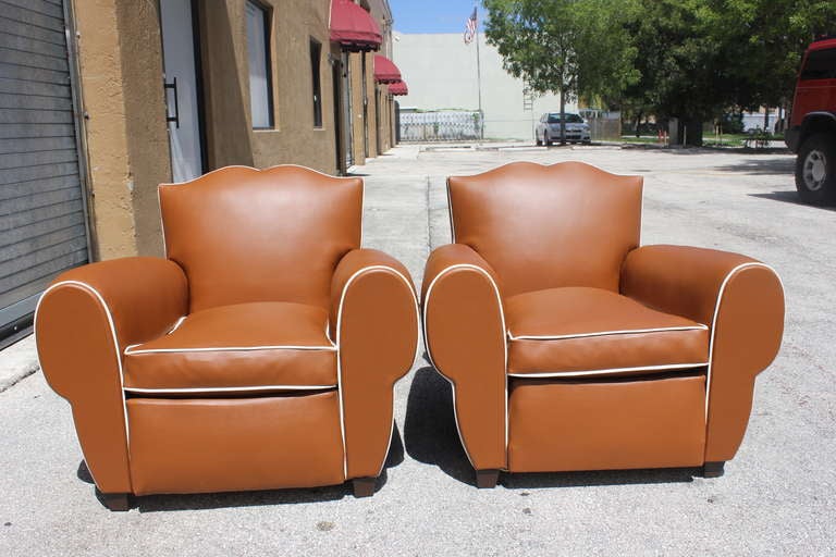 Mid-20th Century Pair of French Art Deco Moustache Back Vinyl Club Chairs, Year 1940