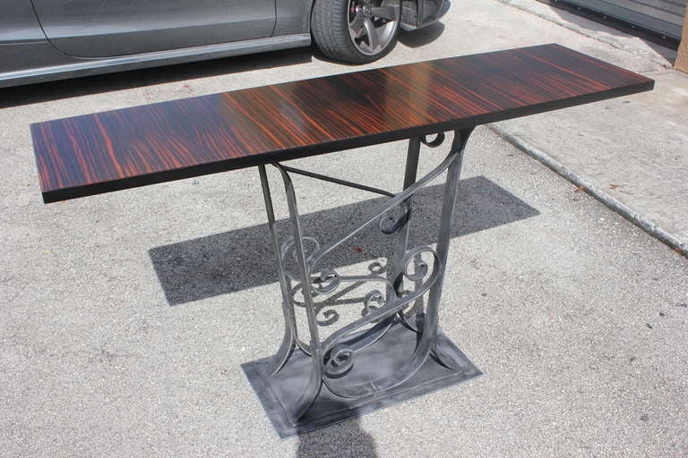 French Art Deco Scrolled Iron and Macassar Ebony Console Table, circa 1940s In Excellent Condition In Hialeah, FL