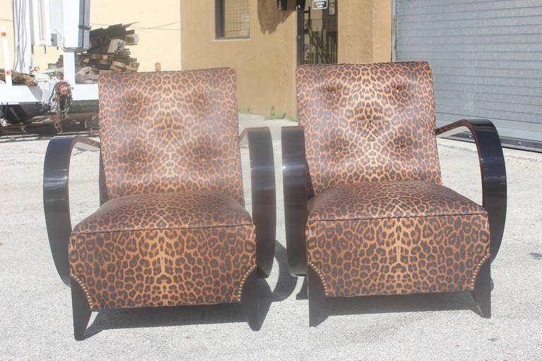 Pair of French Art Deco Black Lacquered Leopard Print Curved-Arm Club Chairs In Good Condition In Hialeah, FL