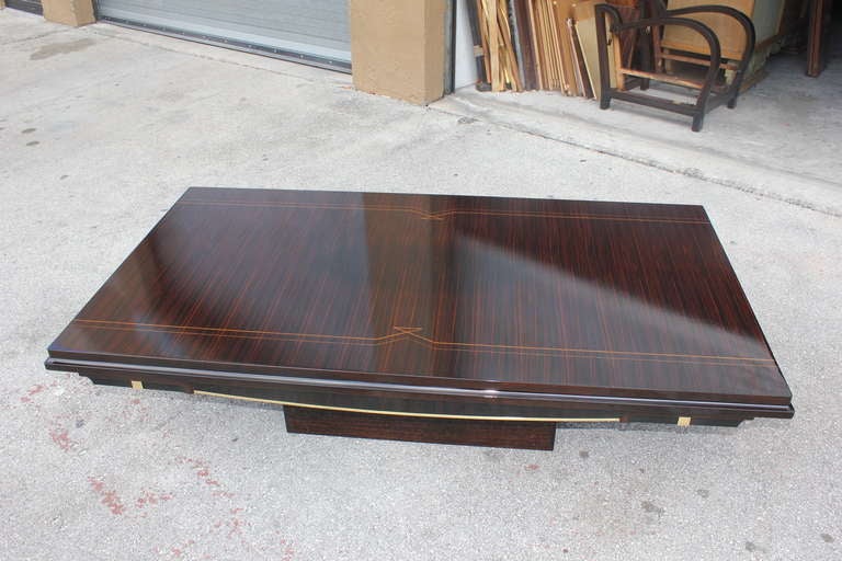French Art Deco Exotic Macassar Ebony Coffee or Cocktail Table, circa 1940s In Excellent Condition In Hialeah, FL