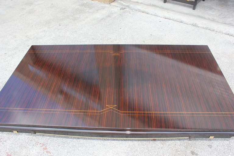 Mid-20th Century French Art Deco Exotic Macassar Ebony Coffee or Cocktail Table, circa 1940s