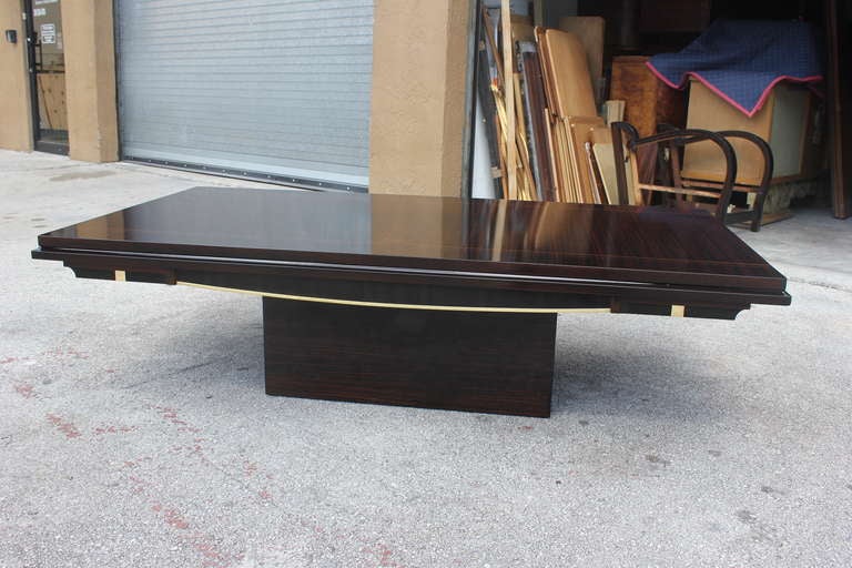 Wood French Art Deco Exotic Macassar Ebony Coffee or Cocktail Table, circa 1940s