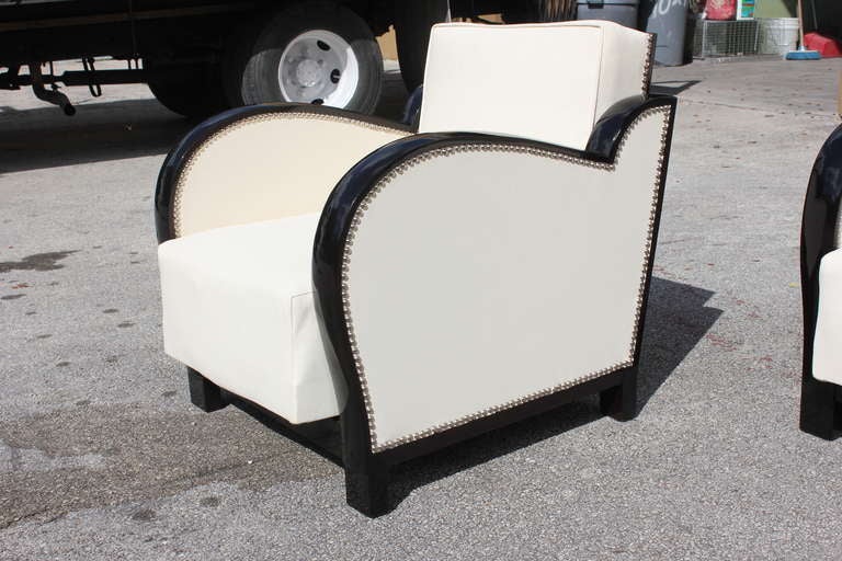 Pair of French Art Deco Curved Arm Speed-Style Reclining Club Chairs In Excellent Condition In Hialeah, FL