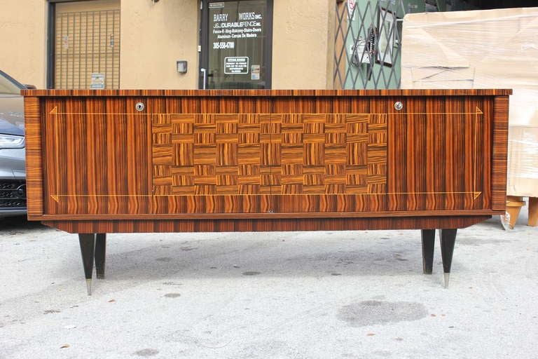 French Art Deco Exotic Macassar Ebony Marquetry Buffet, circa 1940s In Excellent Condition In Hialeah, FL