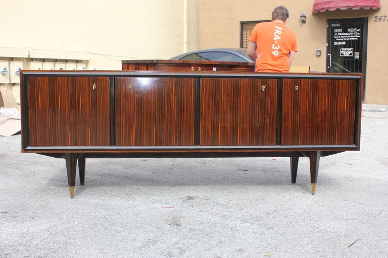 French Art Deco Exotic Macassar Ebony Classic Buffet, circa 1940's In Excellent Condition In Hialeah, FL