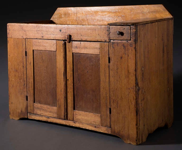 Pine Dry Sink In Distressed Condition In Summerland, CA