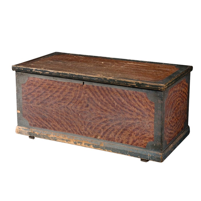 Blanket Trunk with Graining Design For Sale