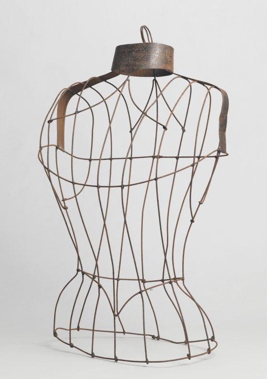 Circa 1920<br />
Wire female mannequin bust.