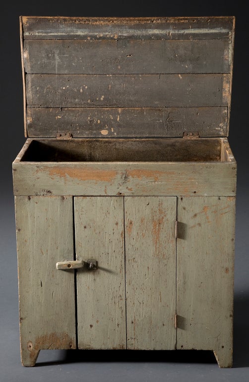 Painted Dry Sink In Distressed Condition In Summerland, CA