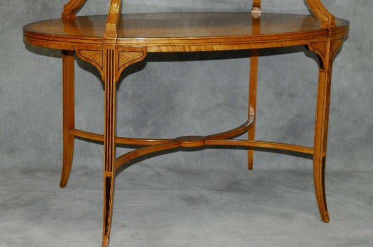 19th c. Hepplewhite Yew wood and Satinwood Two-Tier Dessert Table In Good Condition In Miami, FL