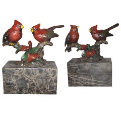 Ein Paar kalt bemalte Bronze-Buchstützen mit Vögeln von Max Milo