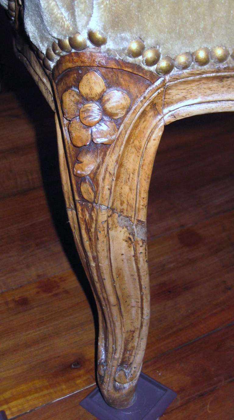 Pair of 18th Century Louis XV Carved Beechwood Bergeres For Sale 2