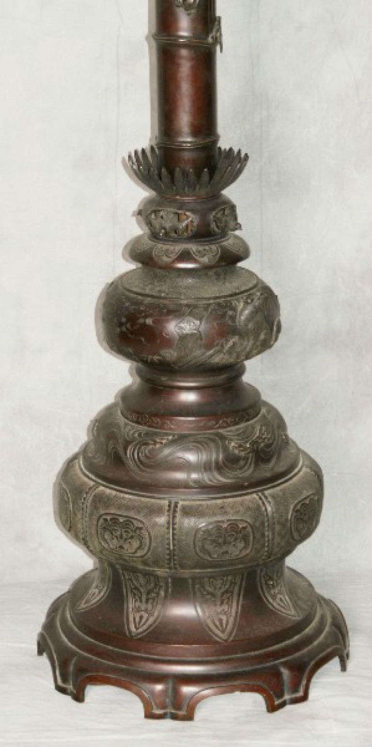 Tall Fine Japanese Meiji Period Bronze Floor Lamp In Good Condition In Miami, FL