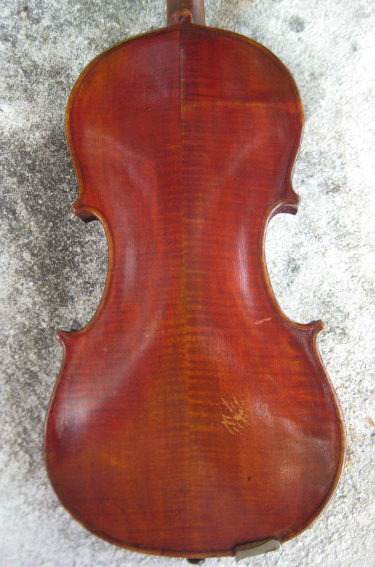 Antique Figured Maple Violin Unlabeled In Good Condition In Miami, FL