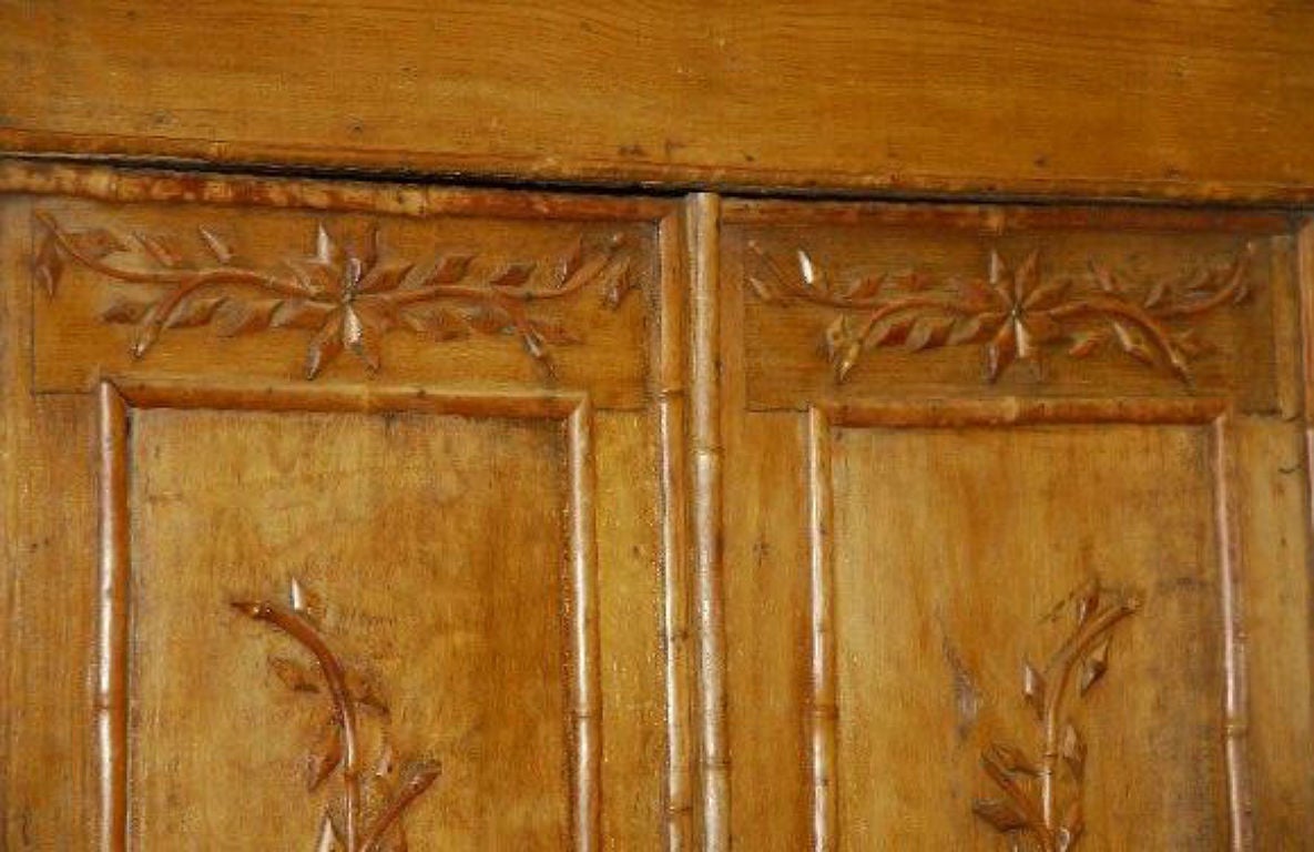 18th Century English Bamboo and Blonde Wood Two-Door Armoire In Good Condition In Miami, FL