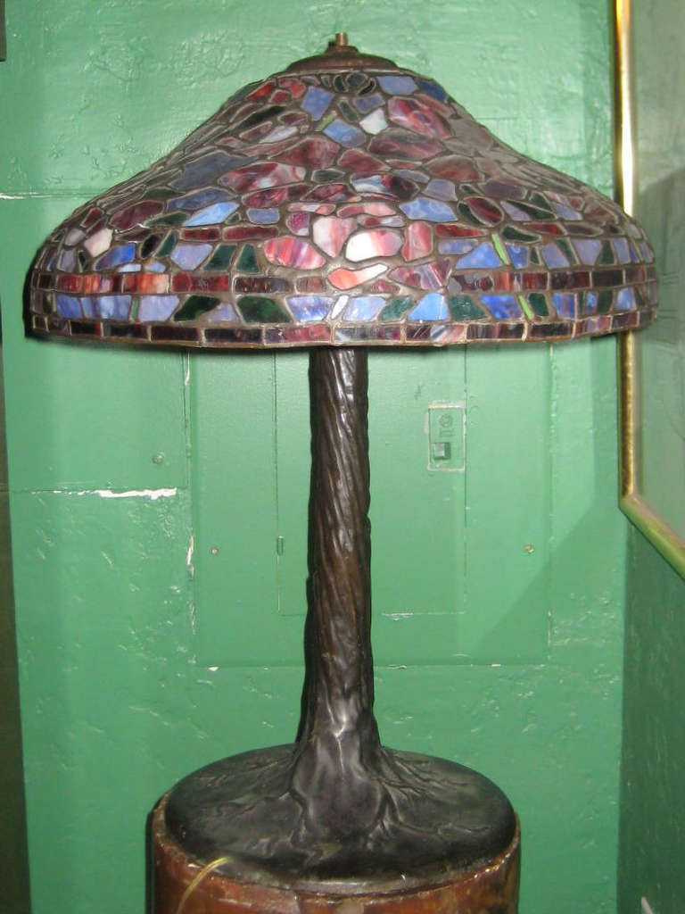Arts & Crafts era table lamp, having an 18.5