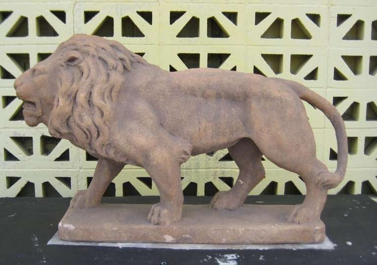 Pair of Cast Stone Garden Lions In Good Condition For Sale In Miami, FL