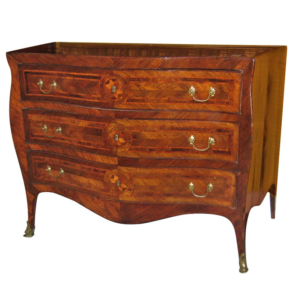 18th Century Italian Walnut and Olivewood Three-Drawer Commode For Sale