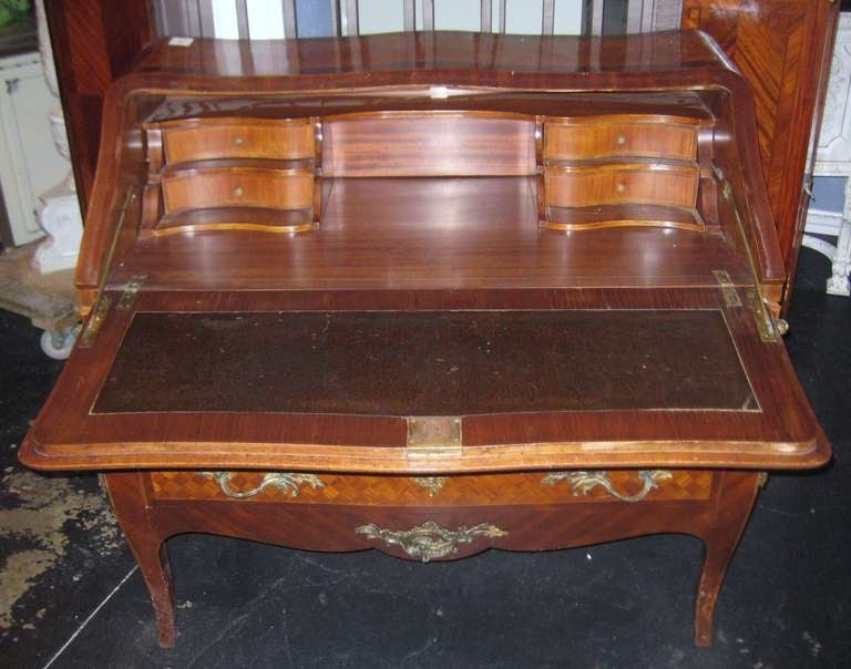 19th Century Louis XV Marquetry and Parquetry Inlaid Desk In Good Condition For Sale In Miami, FL