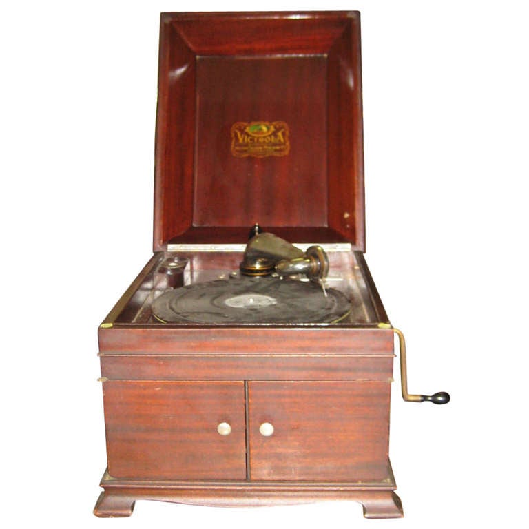 Antique Mahogany Victrola by Victor Talking Machine Company at 1stdibs