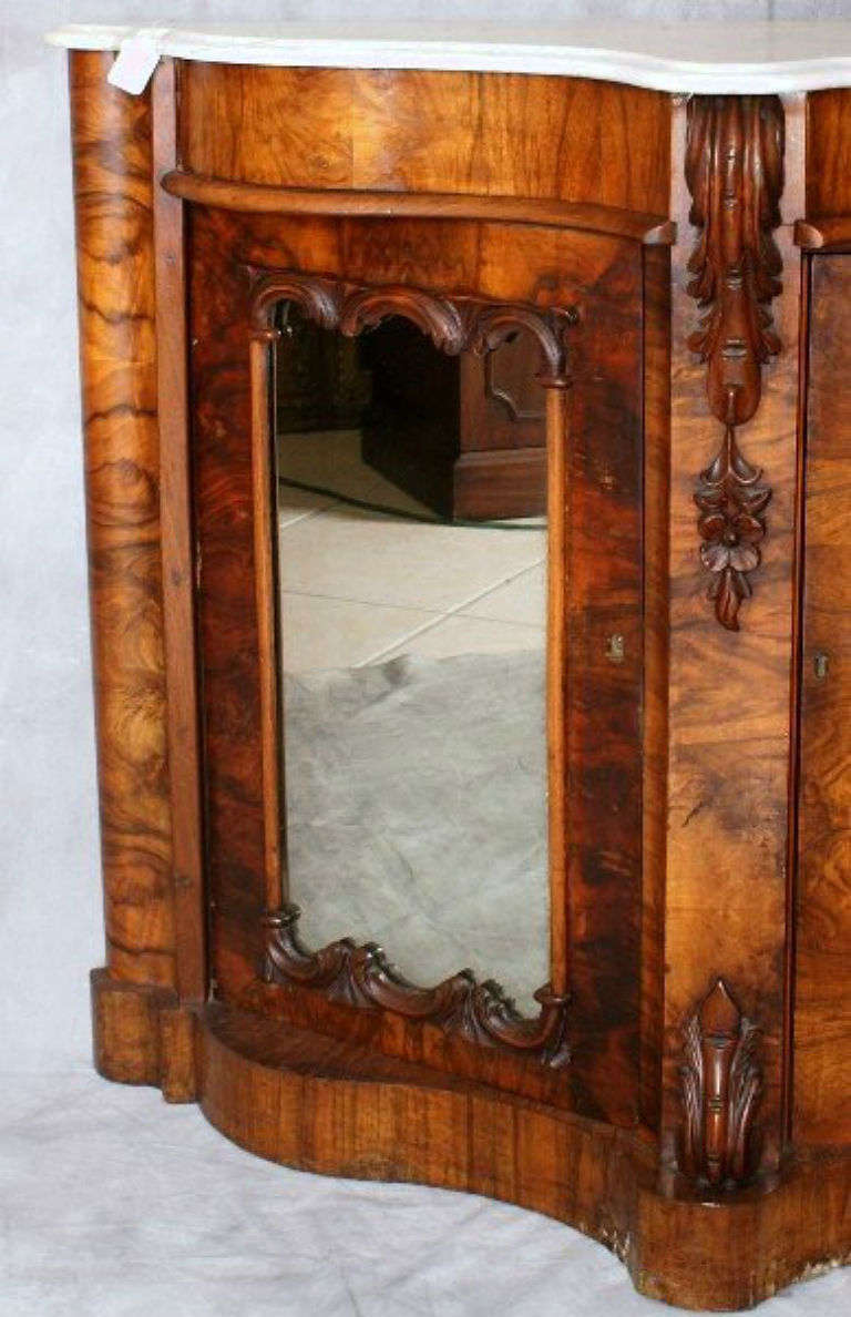 19th Century English Victorian Caved Walnut and Marble-Top Credenza In Good Condition For Sale In Miami, FL