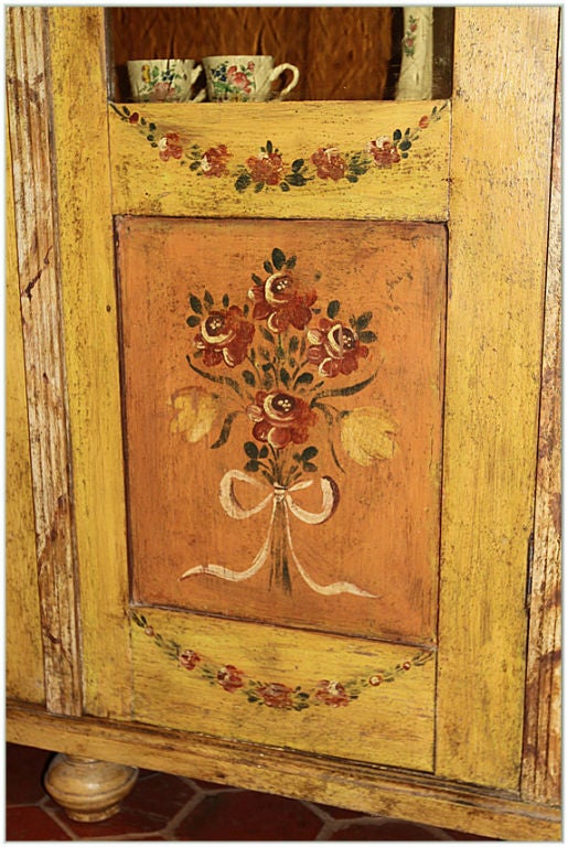 Other 19th Century Italian Painted Vitrine with Flowers and Garlands For Sale