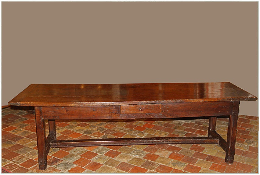 18TH CENTURY WALNUT PROVENÇALE FARM TABLE WITH TWO DRAWERS AND A STRETCHER.  <br />
H 30¾