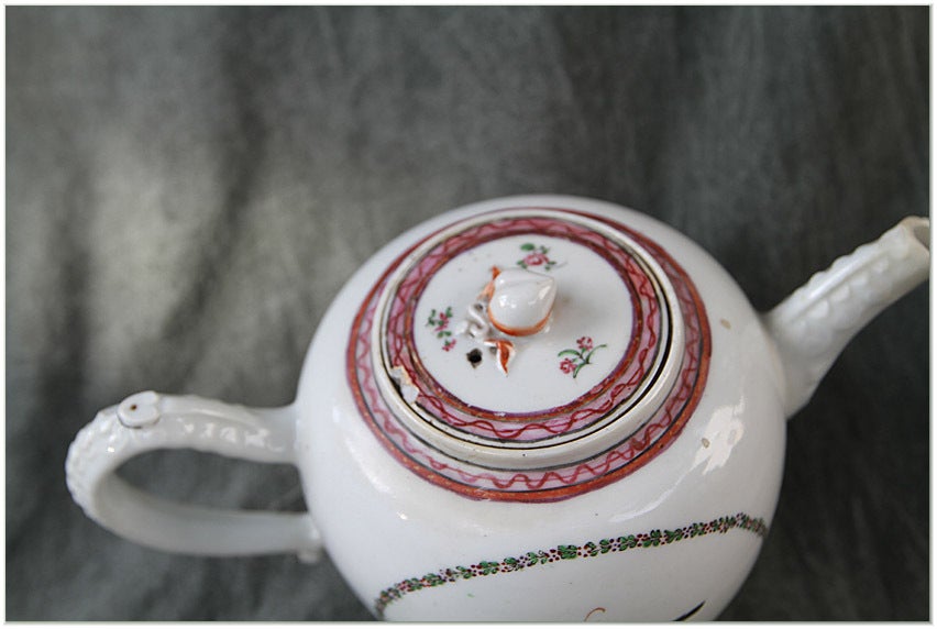 18th C. Chinese Export Tea Pot with Lid For Sale 1