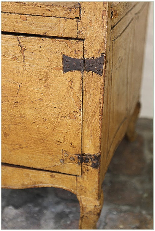 Early 18th Century French Provençale Painted Commode For Sale 1