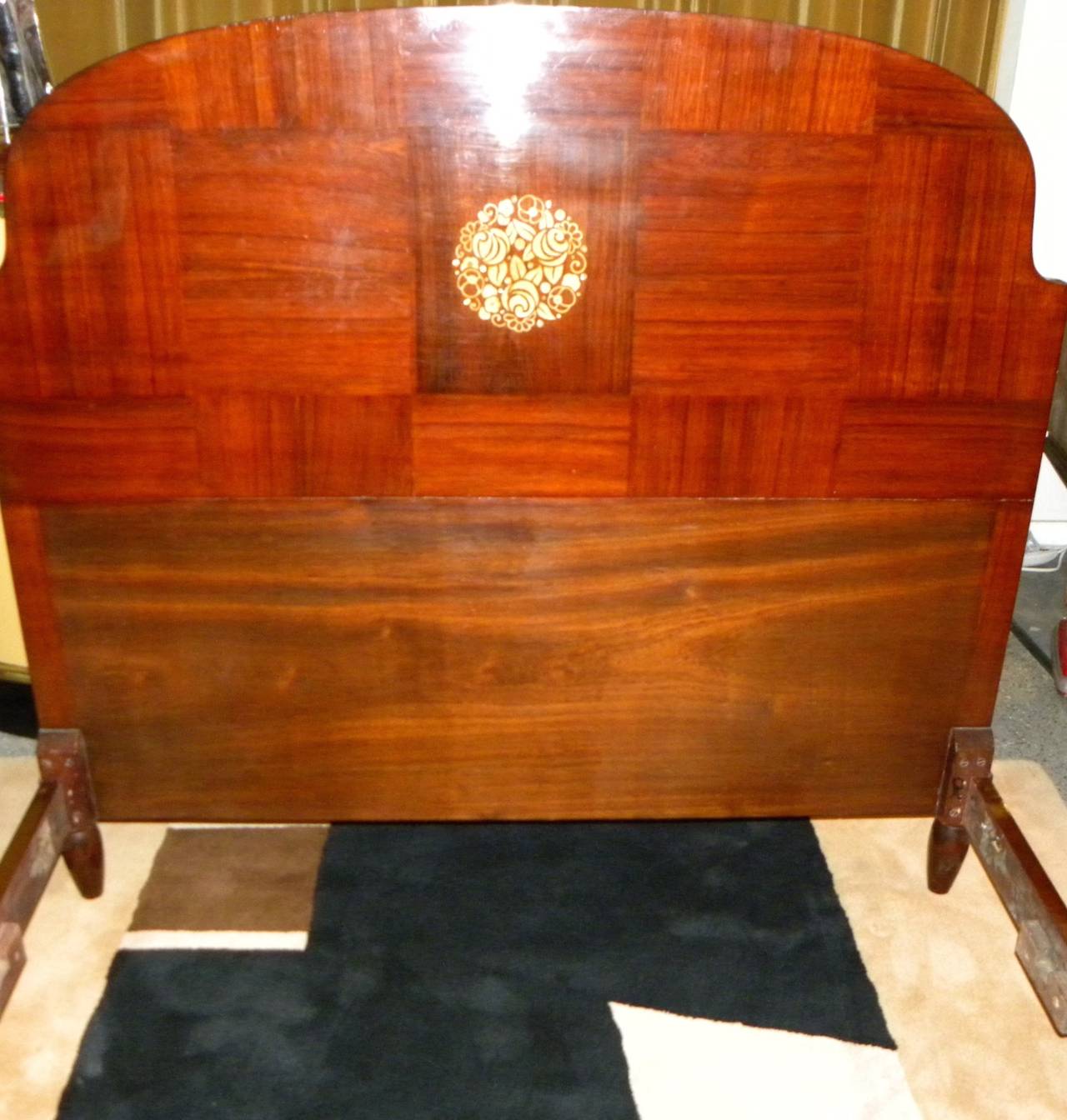 Beautiful Mahogany Art Deco Bed with Marquetry from the 1920s In Excellent Condition In Oakland, CA