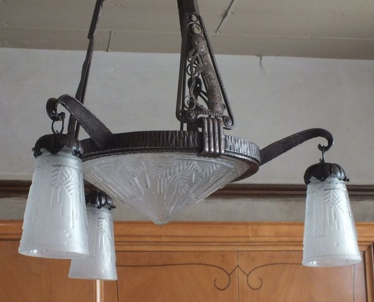 Mid-20th Century Nique Muller Frères French Art Deco Chandelier with Penguins For Sale