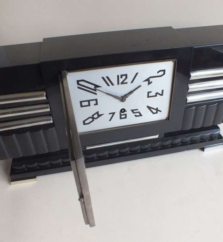 Stunning Modernist Art Deco Black Marble  French Clock by Marti In Excellent Condition In Oakland, CA
