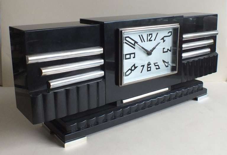 Here is a wonderful French clock Art Deco Modernist clock,  circa 1930's. This is made using  stunning Belgium black marble with silver metal accent pieces.  Great shape, lots of nice details with metal speed lines, stepped base and a fabulous Art