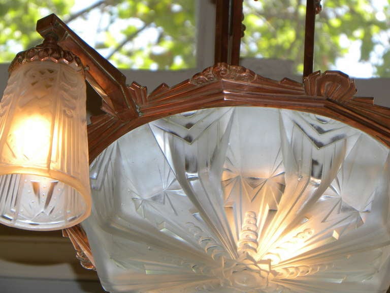 Very nice original Mueller light, showing some of my favorite Mueller modernist style glass.  The copper metal frame, which is quite rare, really sets this piece off.  I love the way, the metalwork details matches up nicely with the modernist  glass