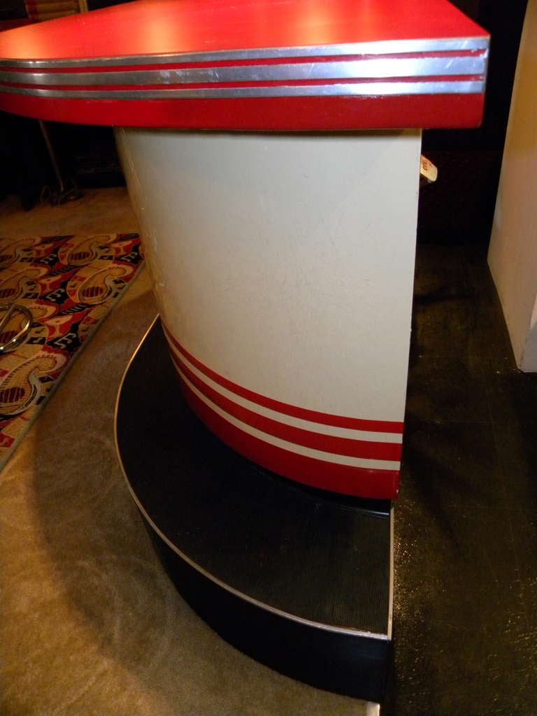 Mid-20th Century Original Art Deco Streamline Modern Bar with Matching Stools