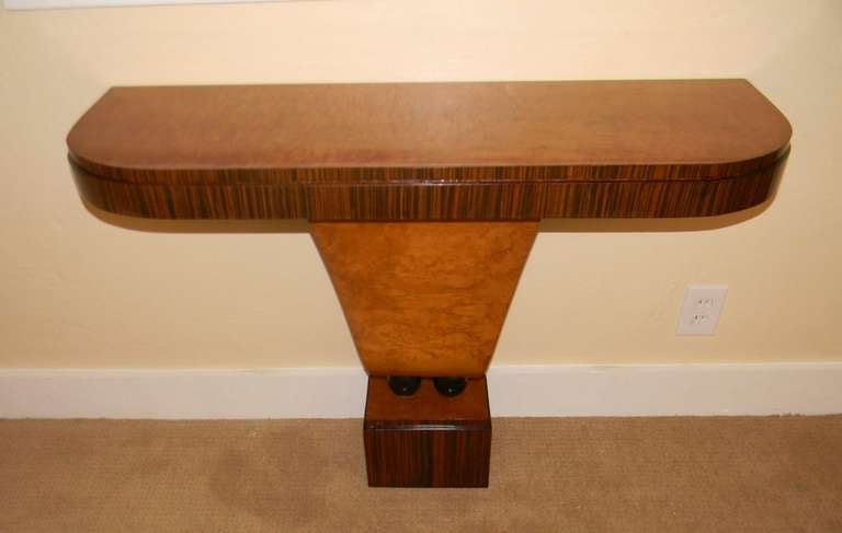 Great looking Art Deco console, custom-made for our shop. The woods are striking with Macassar ebony and honey colored abedul grained birchwood. It has all the wonderful elements you would want in a console. The size is nice and will fit in many