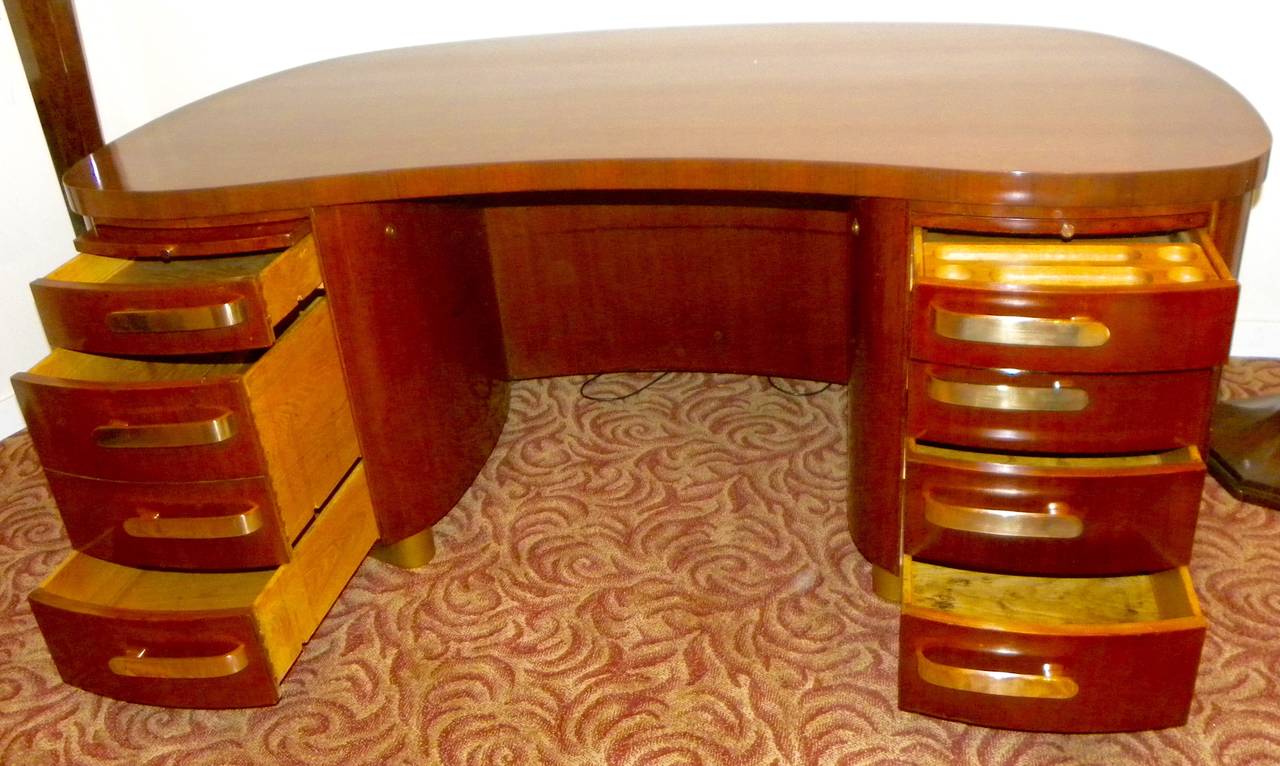 Mid-20th Century Art Deco Desk by Stow & Davis, Pedestal Base Professional