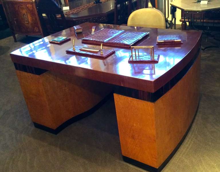 Important restored Art Deco desk by French designer Michel Dufet.  This is a very unusual design and can be referred to as Rationalist (a trend introduced into Europe at the start of the 20th century, which maintained a strong commitment to the