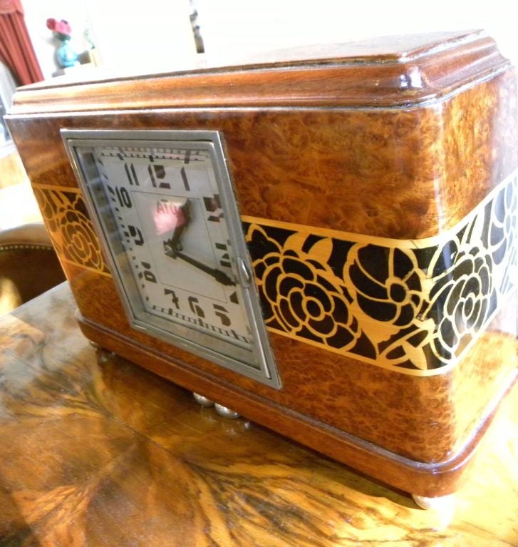 French original Art Deco ATO wooden clock with battery In Excellent Condition In Oakland, CA