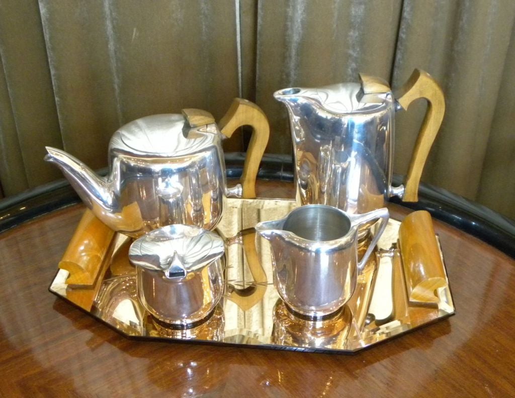 This is a nice Mid-Century English set designed by the company Picquot ware, this company is still in business today. Exclusive, modern design made from Magnailium. An alloy especially developed for Picquot tableware which: Is polished (not plated),